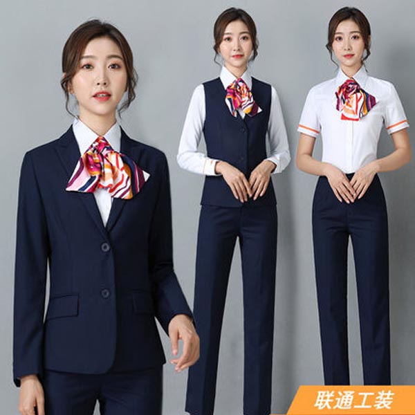 <b>聯通公司更換最新款中國聯通女客服工作服</b>